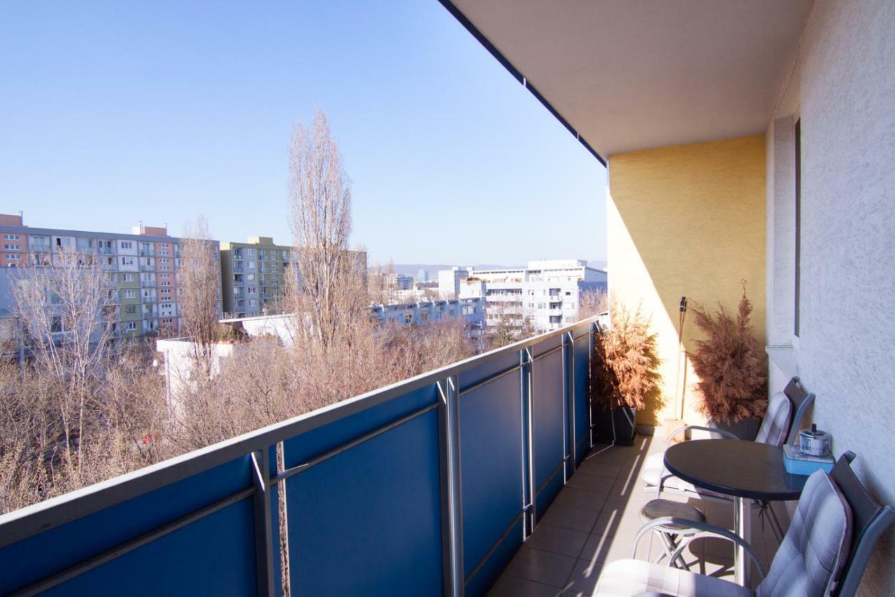 Apartment After Six *